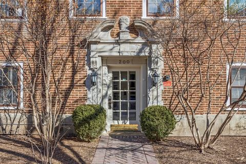 200 S Maple Avenue 12 Oak Park IL 60302
