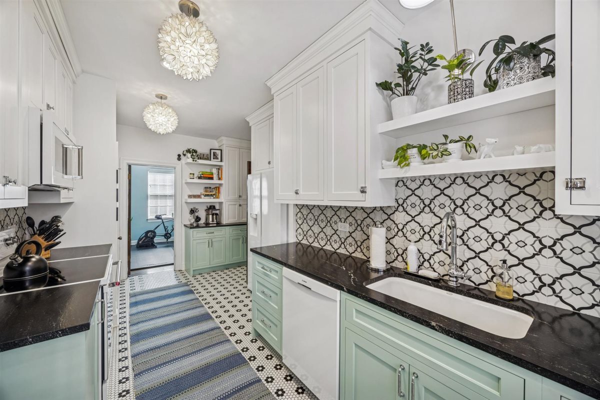 200 S Maple Avenue 12