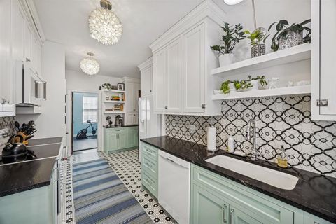 Tiny photo for 200 S Maple Avenue #12, Oak Park, IL 60302 (MLS # 12582105)