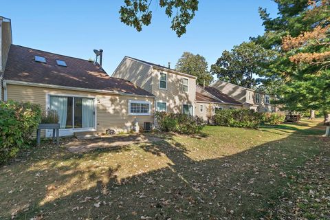 Tiny photo for 1925 Ozark Parkway, Algonquin, IL 60102 (MLS # 12443141)