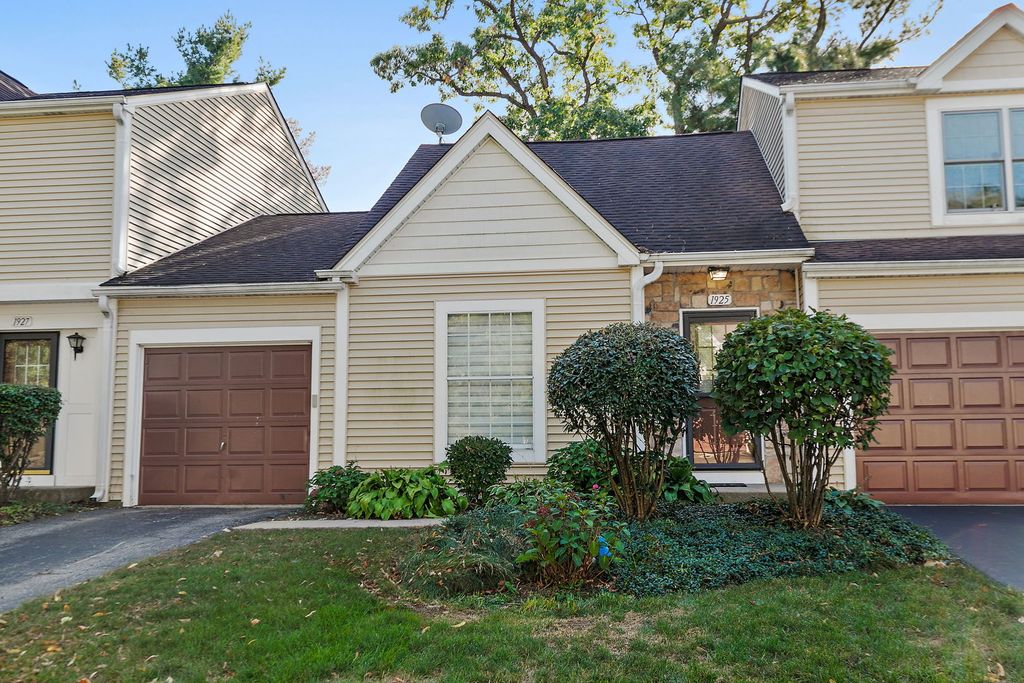 Photo for 1925 Ozark Parkway, Algonquin, IL 60102 (MLS # 12443141)