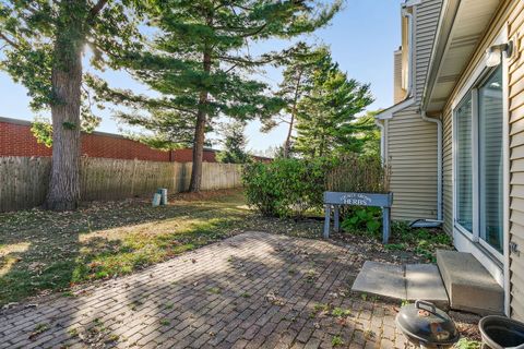 Tiny photo for 1925 Ozark Parkway, Algonquin, IL 60102 (MLS # 12443141)