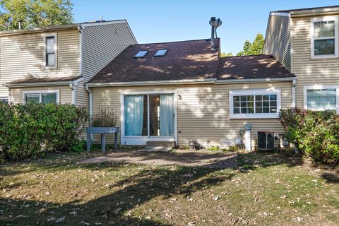 Tiny photo for 1925 Ozark Parkway, Algonquin, IL 60102 (MLS # 12443141)