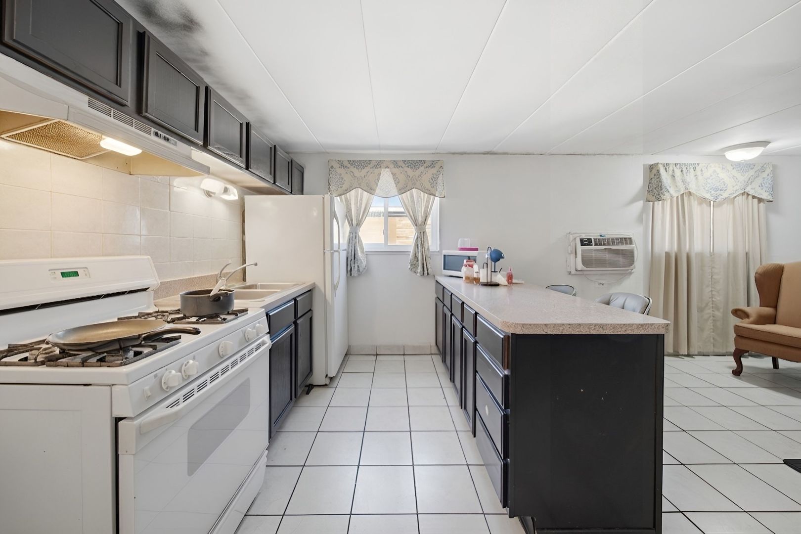 5470 S Archer Avenue 3B