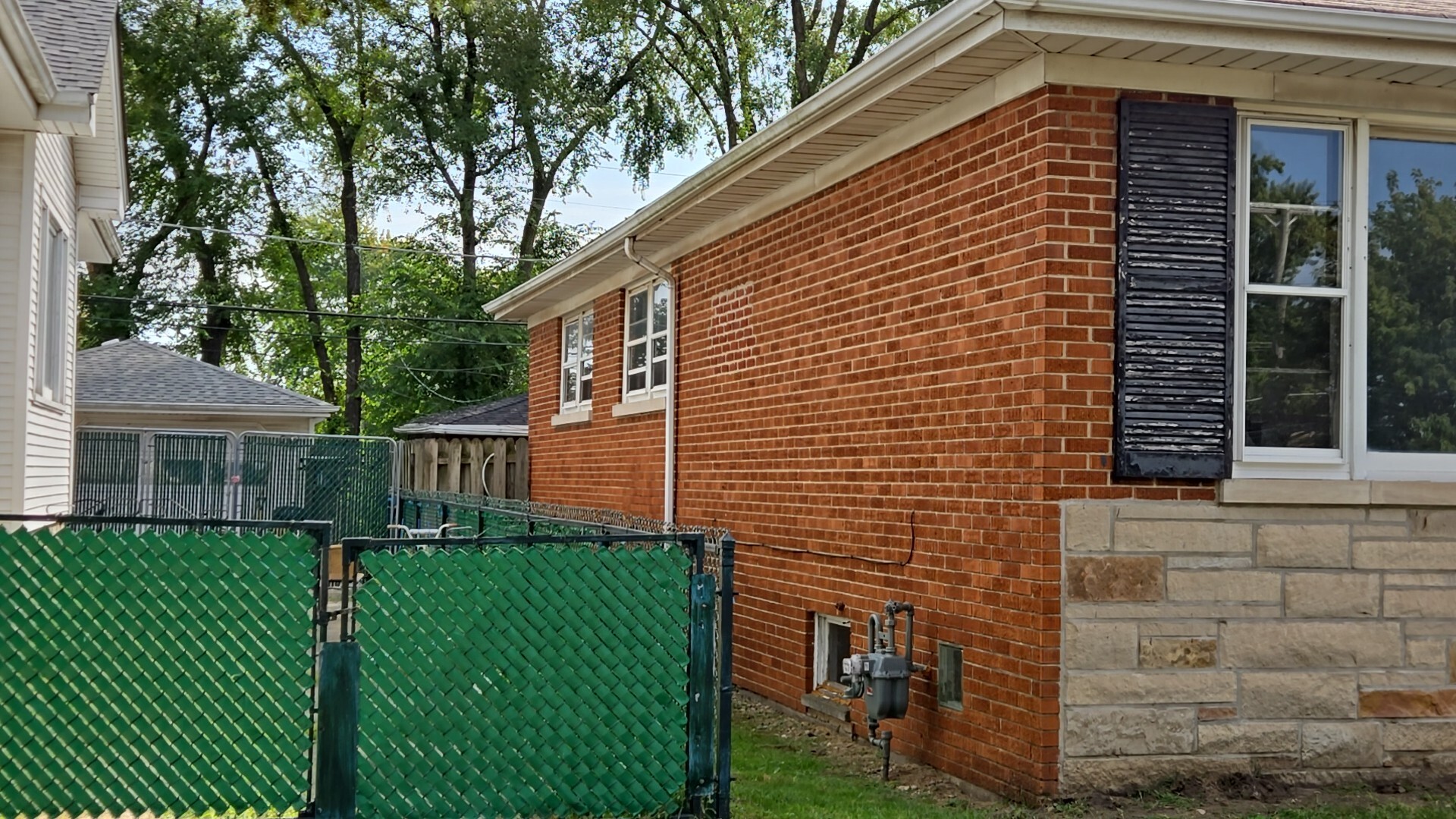 413 Greenbay Avenue