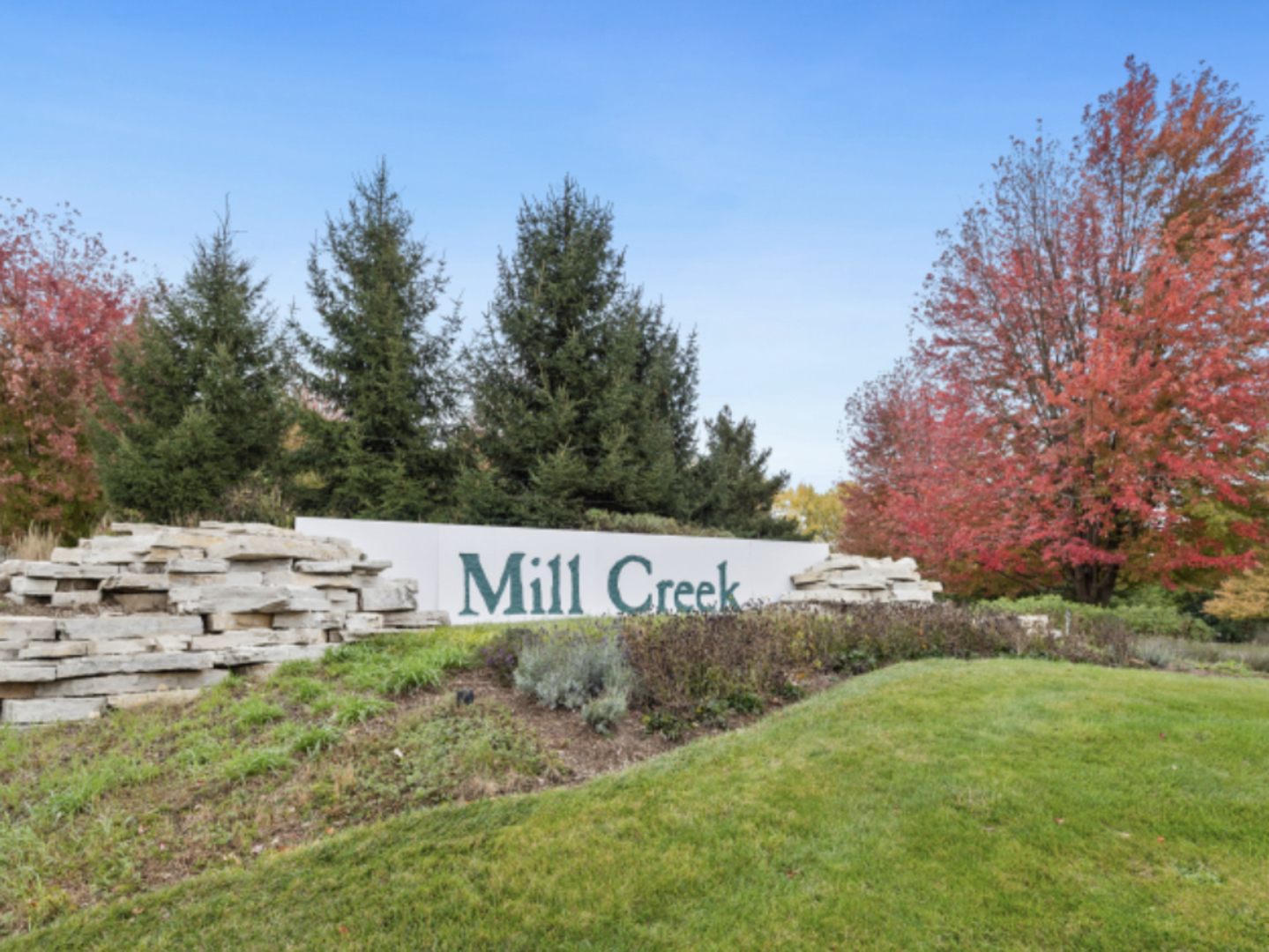 39W093 Shannon Square