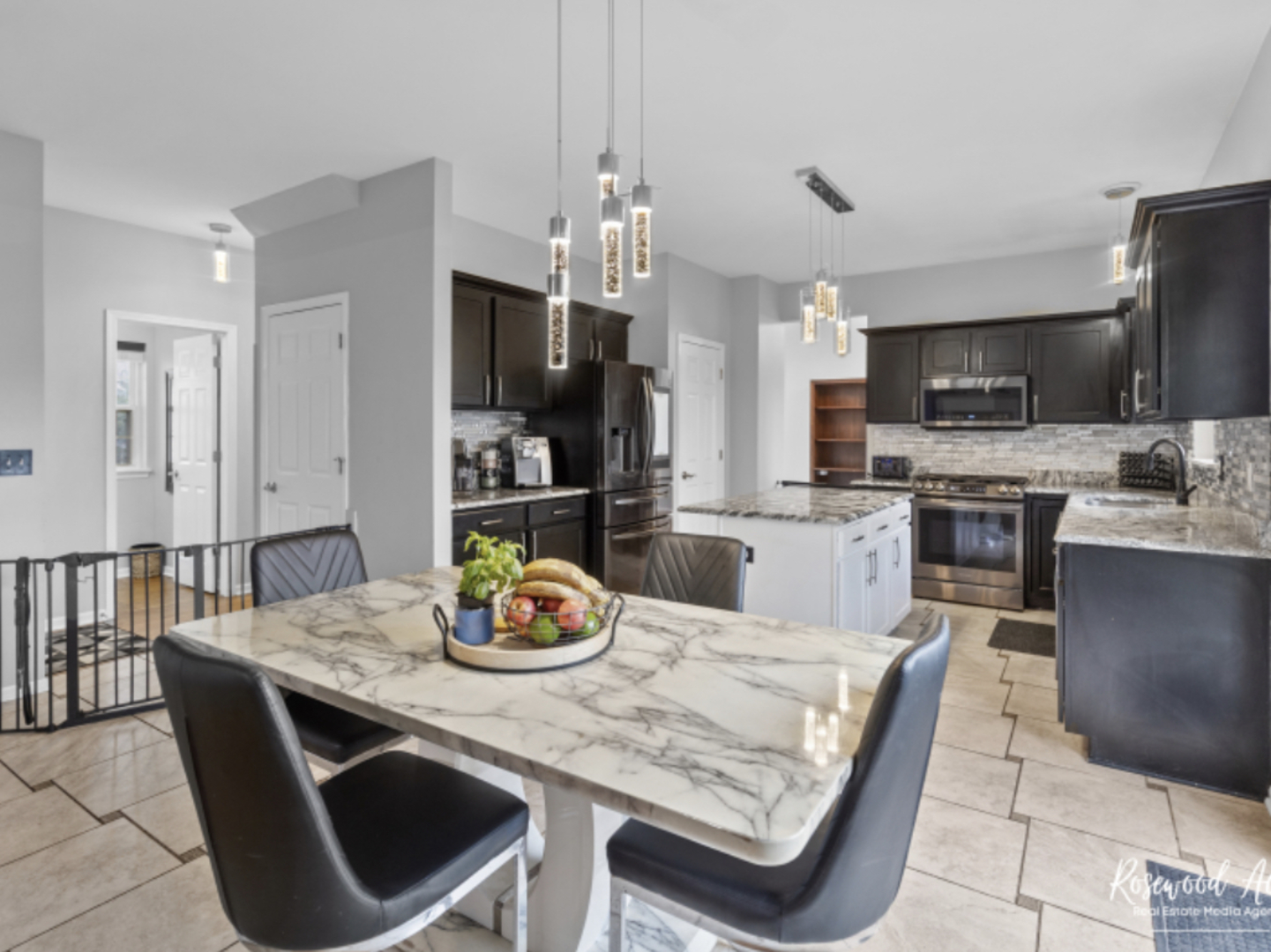 39W093 Shannon Square