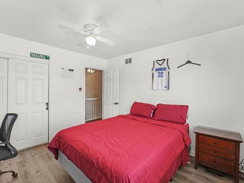 Tiny photo for 14541 S MARQUETTE Avenue, Burnham, IL 60633 (MLS # 12468012)