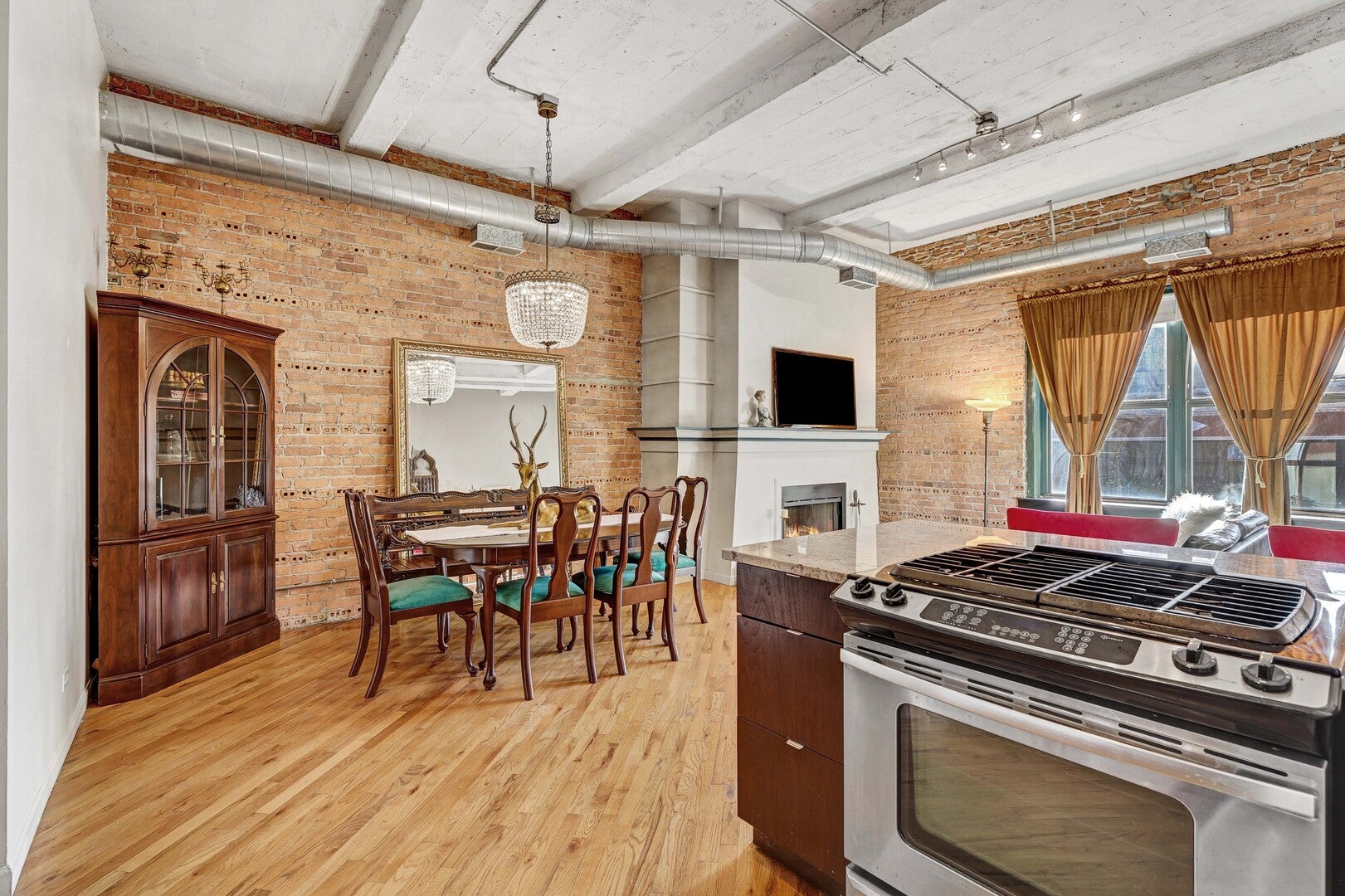 1439 S Michigan Avenue 212