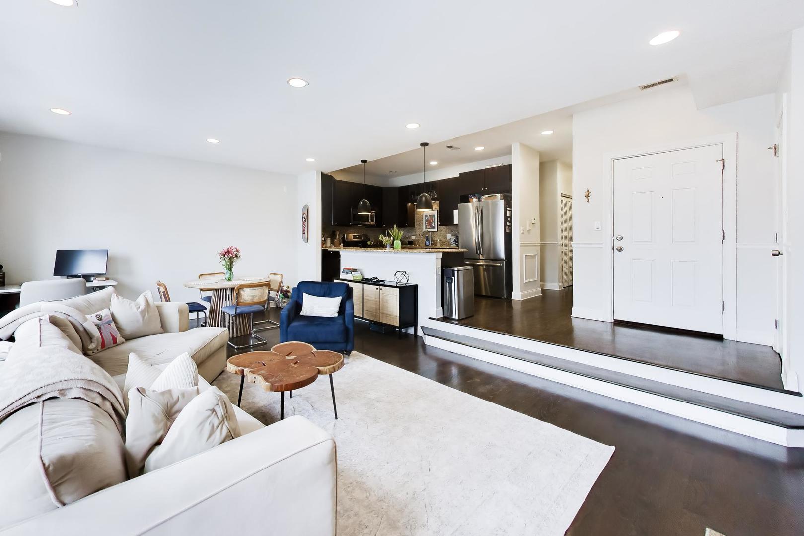 1402 W Grand Avenue 3