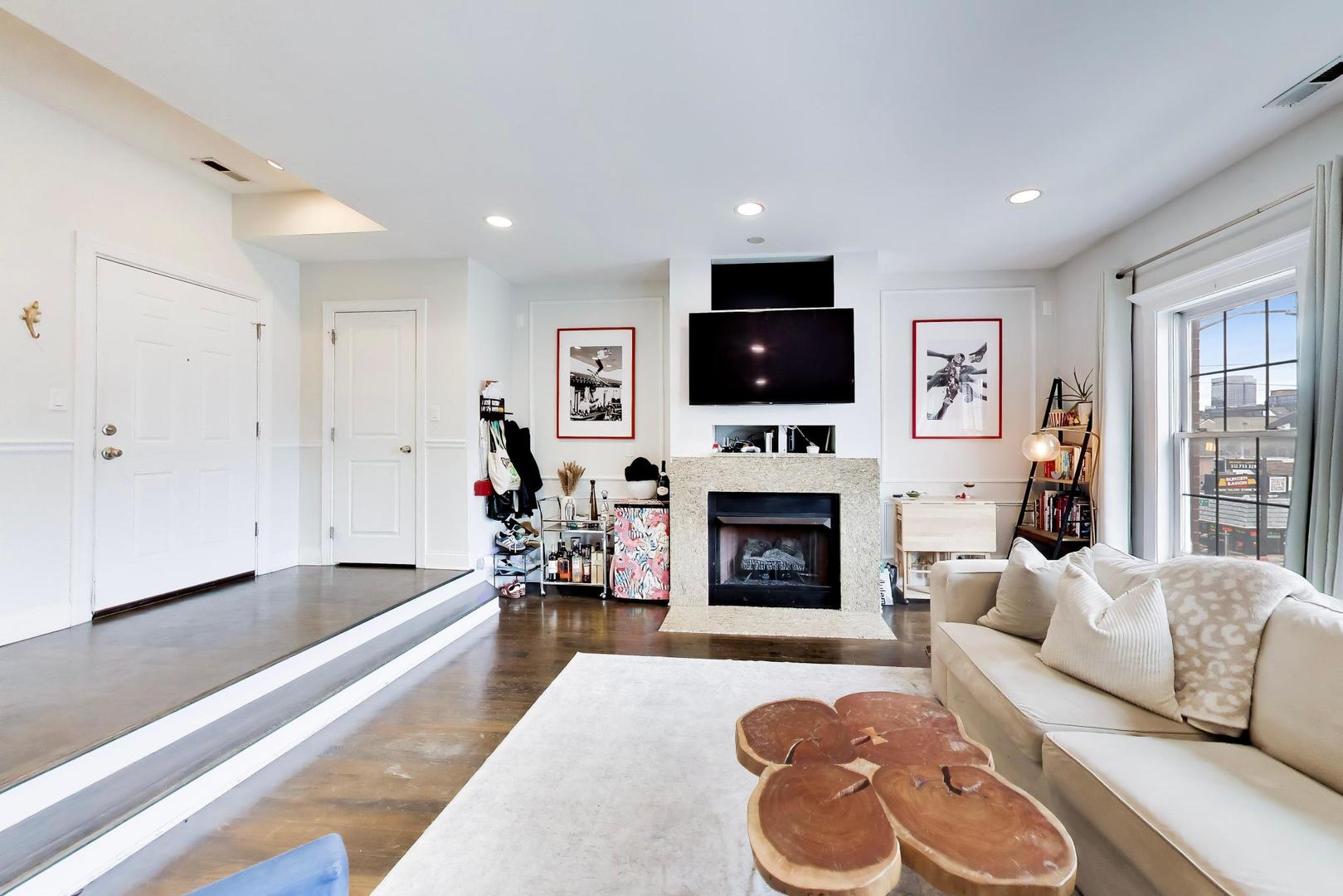 1402 W Grand Avenue 3