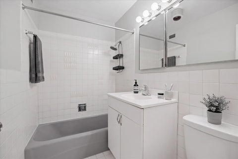 Tiny photo for 555 W Cornelia Avenue #501, Chicago, IL 60657 (MLS # 12762415)
