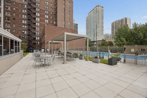 Tiny photo for 555 W Cornelia Avenue #501, Chicago, IL 60657 (MLS # 12762415)