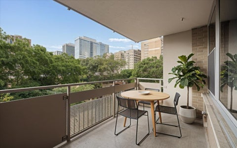 Tiny photo for 555 W Cornelia Avenue #501, Chicago, IL 60657 (MLS # 12762415)