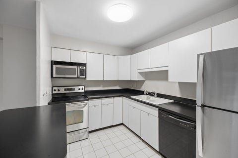Tiny photo for 555 W Cornelia Avenue #501, Chicago, IL 60657 (MLS # 12762415)