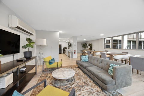 Tiny photo for 555 W Cornelia Avenue #501, Chicago, IL 60657 (MLS # 12762415)