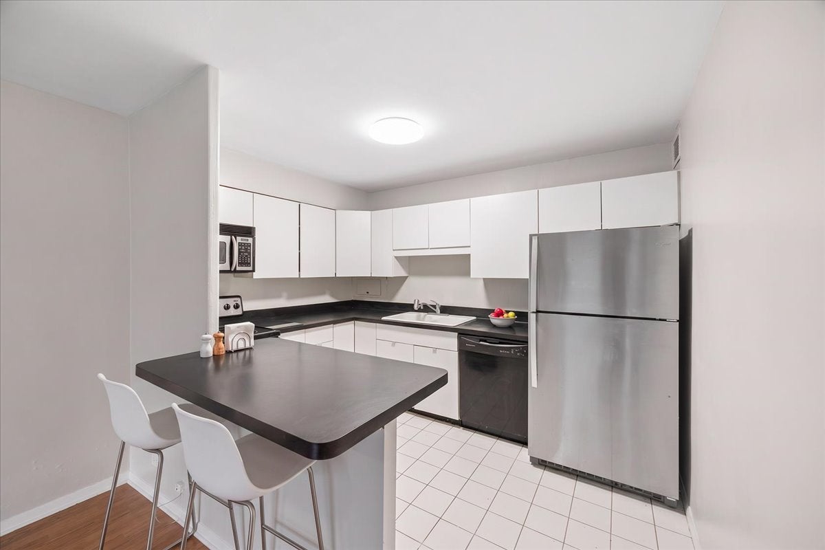 555 W Cornelia Avenue 501