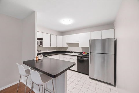 Tiny photo for 555 W Cornelia Avenue #501, Chicago, IL 60657 (MLS # 12762415)