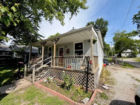 Tiny photo for 300 W Allmon Street, Salem, IL 62881 (MLS # 12637728)