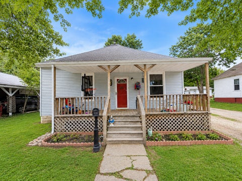 Photo of 300 W Allmon Street, Salem, IL 62881 (MLS # 12637728)