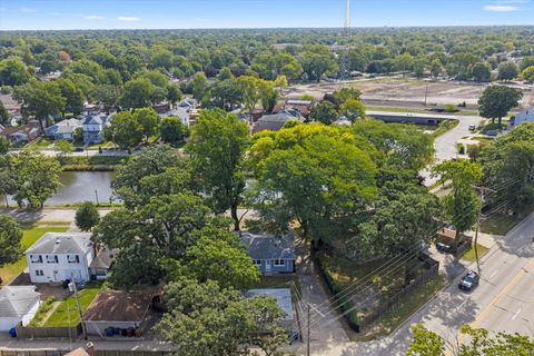 Tiny photo for 9624 W Shore Drive, Oak Lawn, IL 60453 (MLS # 12565384)