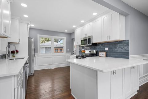 Tiny photo for 9624 W Shore Drive, Oak Lawn, IL 60453 (MLS # 12565384)