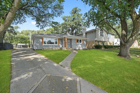 Tiny photo for 9624 W Shore Drive, Oak Lawn, IL 60453 (MLS # 12565384)