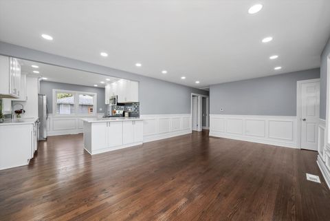 Tiny photo for 9624 W Shore Drive, Oak Lawn, IL 60453 (MLS # 12565384)