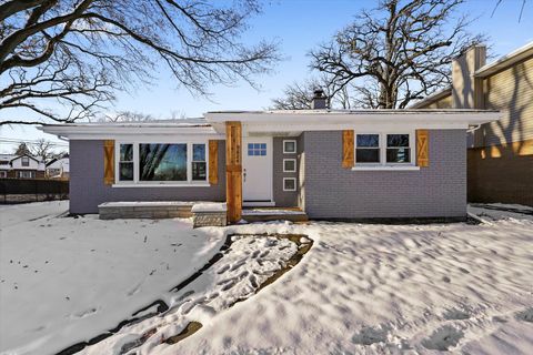 Tiny photo for 9624 W Shore Drive, Oak Lawn, IL 60453 (MLS # 12565384)