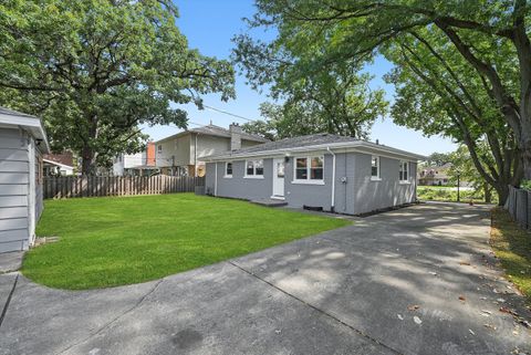 Tiny photo for 9624 W Shore Drive, Oak Lawn, IL 60453 (MLS # 12565384)