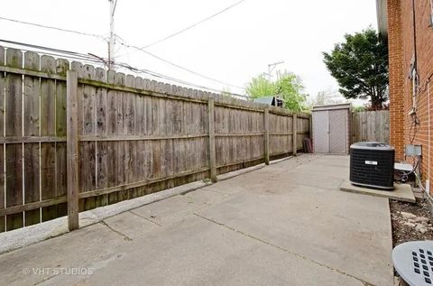 Tiny photo for 2749 W North Shore Avenue, Chicago, IL 60645 (MLS # 12536319)