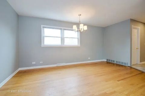 Tiny photo for 2749 W North Shore Avenue, Chicago, IL 60645 (MLS # 12536319)