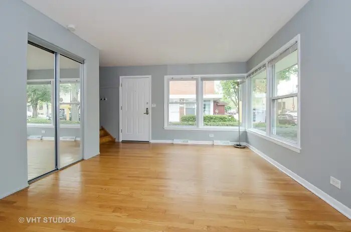 2749 W North Shore Avenue