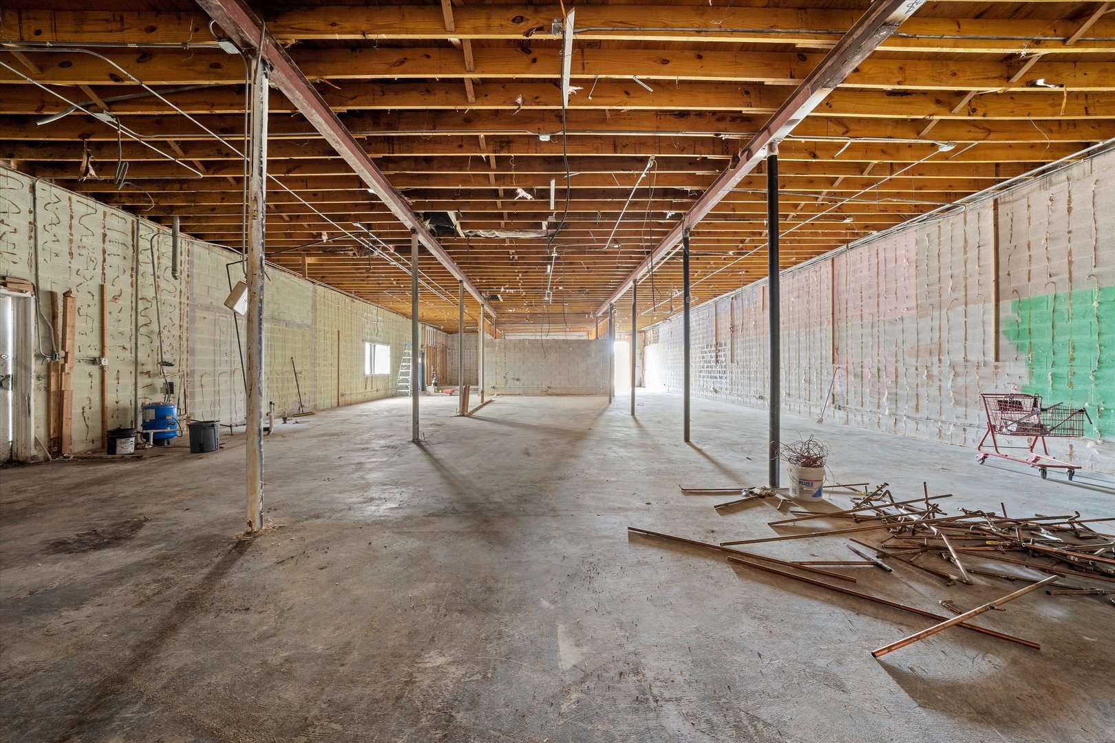 7825 W Lincoln Highway