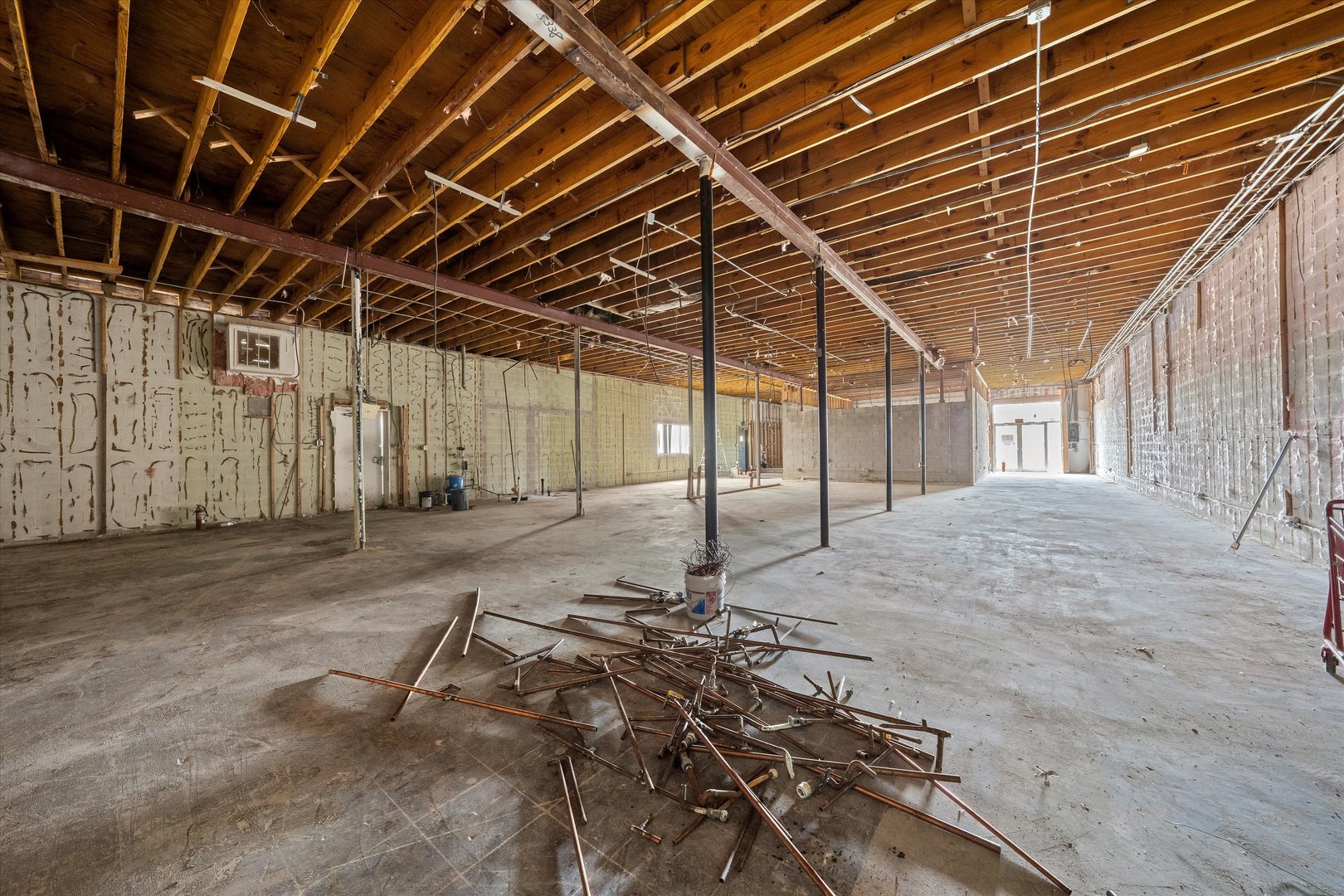 7825 W Lincoln Highway