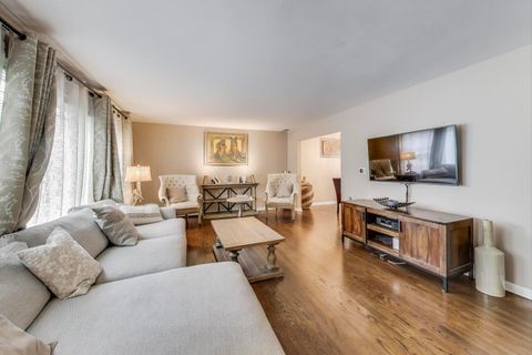 Tiny photo for 248 Beverly Road, Barrington, IL 60010 (MLS # 12433858)