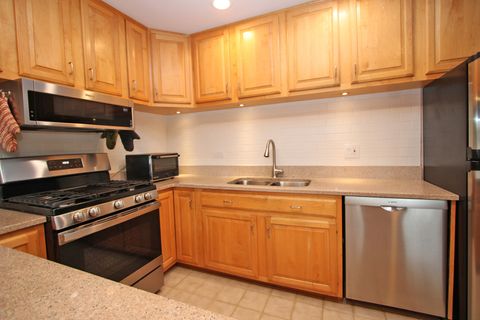 Tiny photo for 926 Lucerne Court, Mundelein, IL 60060 (MLS # 12579795)