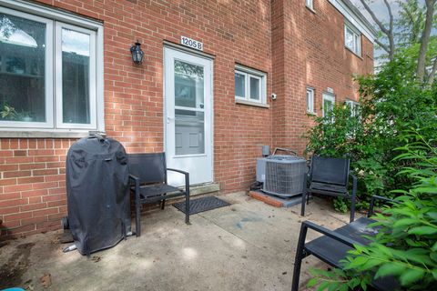 Tiny photo for 1205 Peterson Avenue #B, Park Ridge, IL 60068 (MLS # 12655565)