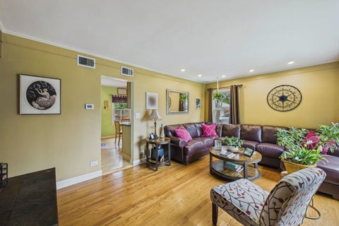 Tiny photo for 520 N Eastwood Avenue, Mount Prospect, IL 60056 (MLS # 12787181)