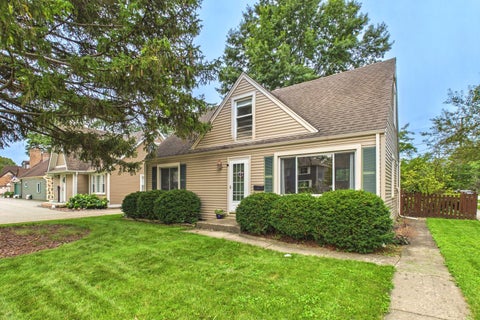 Photo of 520 N Eastwood Avenue, Mount Prospect, IL 60056 (MLS # 12787181)