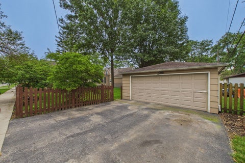 Tiny photo for 520 N Eastwood Avenue, Mount Prospect, IL 60056 (MLS # 12787181)