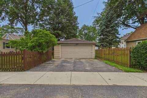 Tiny photo for 520 N Eastwood Avenue, Mount Prospect, IL 60056 (MLS # 12787181)