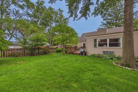 Tiny photo for 520 N Eastwood Avenue, Mount Prospect, IL 60056 (MLS # 12787181)