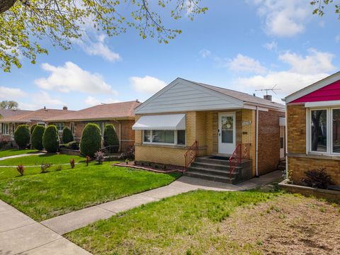 Tiny photo for 11038 S Avenue N Ave, Chicago, IL 60617 (MLS # 12522234)