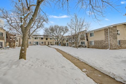 Tiny photo for 2932 Roberts Drive #7, Woodridge, IL 60517 (MLS # 12531265)