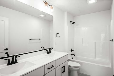 Tiny photo for 5005 Finlen Lane, Bloomington, IL 61705 (MLS # 12324063)