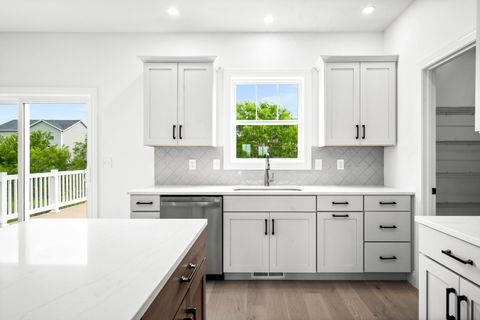 Tiny photo for 5005 Finlen Lane, Bloomington, IL 61705 (MLS # 12324063)