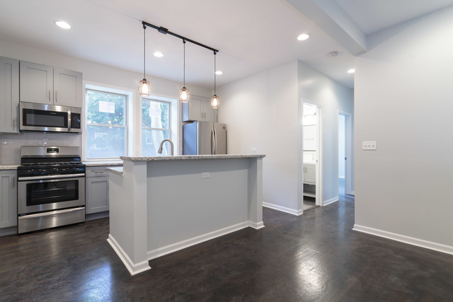 5134 N Oakley Avenue 1R