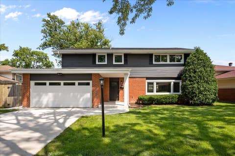 Photo of Des Plaines, IL 60016 (MLS # 12723694)