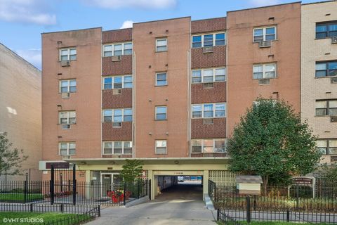 Photo of 5950 N Kenmore Avenue #306, Chicago, IL 60660 (MLS # 12416708)